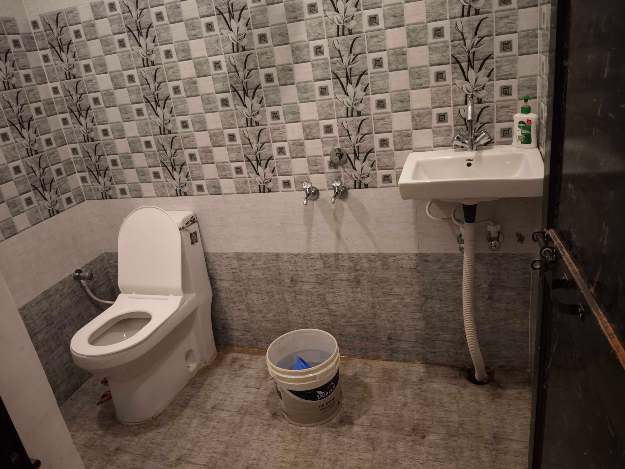 Hotel O by OYO Ayodhya Deluxe Classic 5