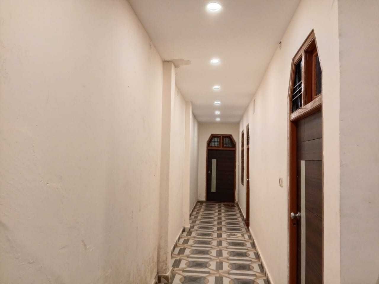 Hotel O by OYO Ayodhya Deluxe