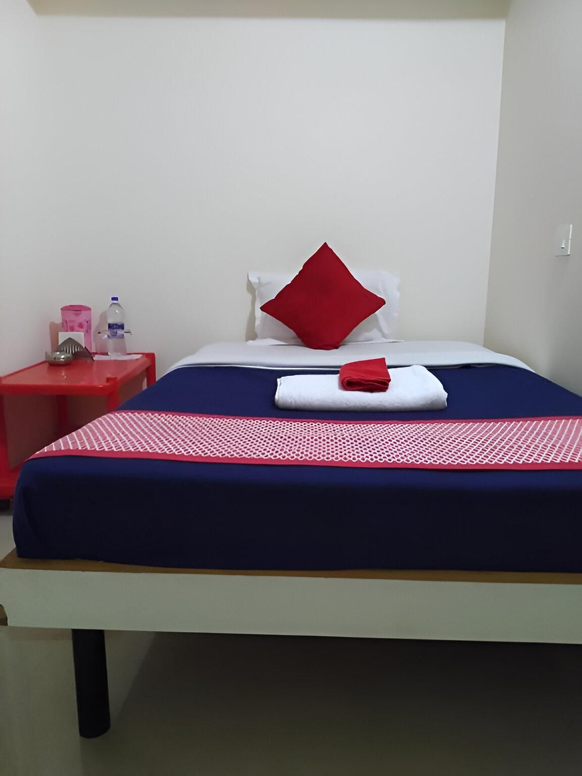 Single Room with Shared Bathroom