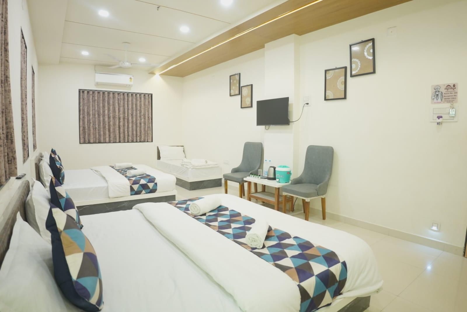 HOTEL AYODHYA Deluxe Family Room 3