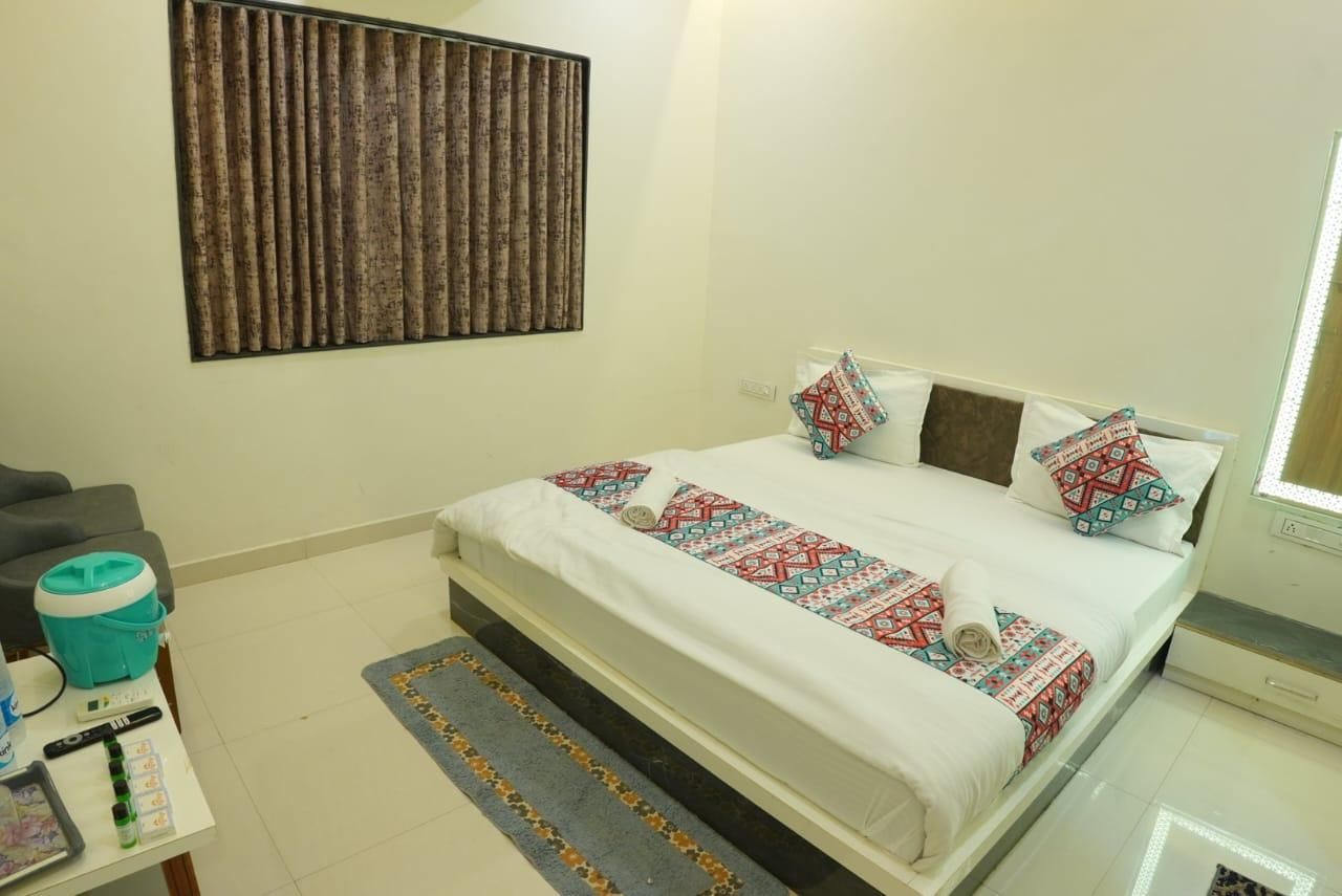 HOTEL AYODHYA Double Room with Private Bathroom