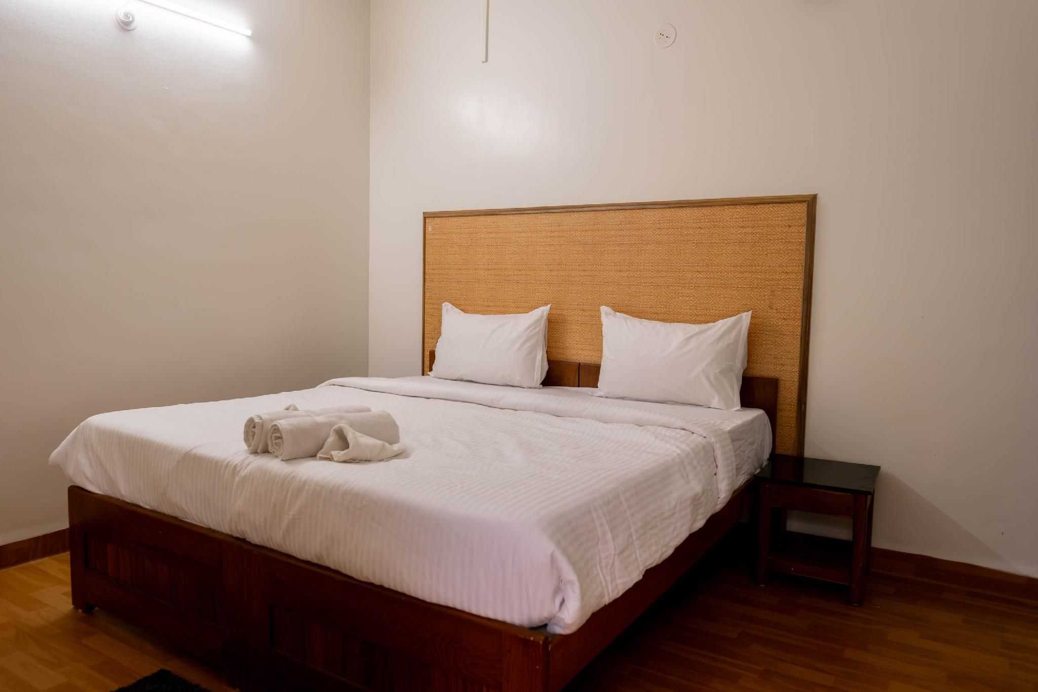 VISTAR HOLIDAYS One Bedroom Apartment - Balcony 2