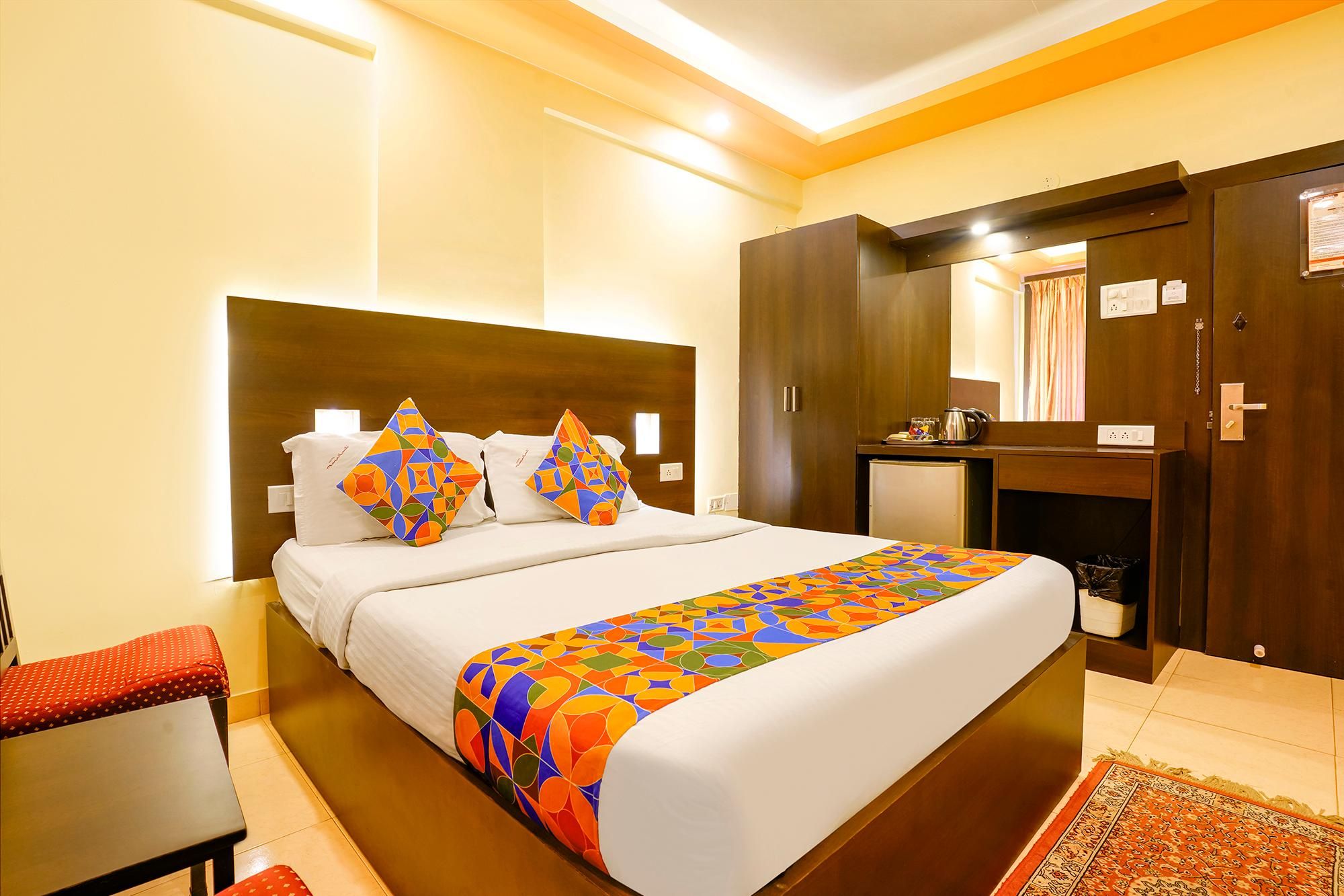 FabHotel Manoshanti - Nr. Big Daddy Casino Deluxe Room 2