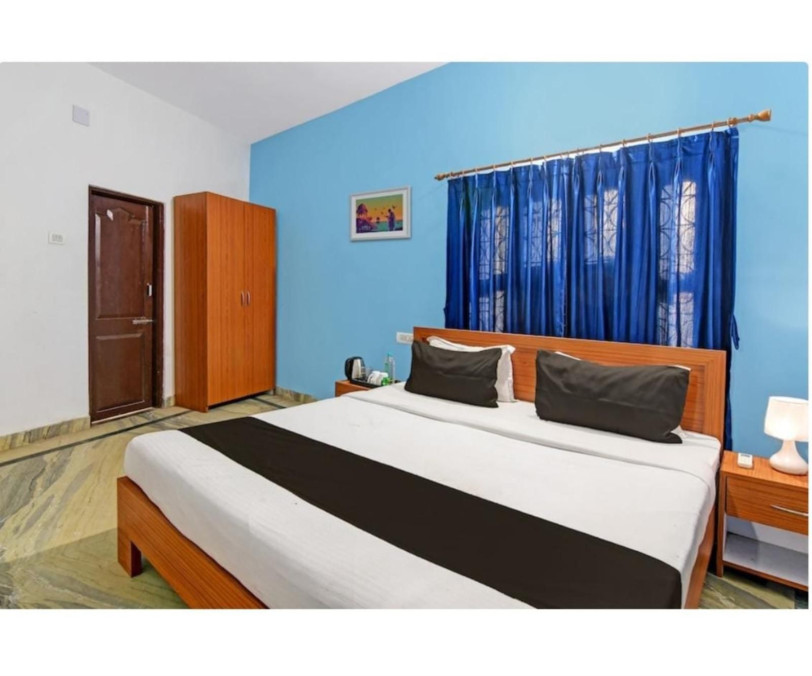 Deluxe AC Room