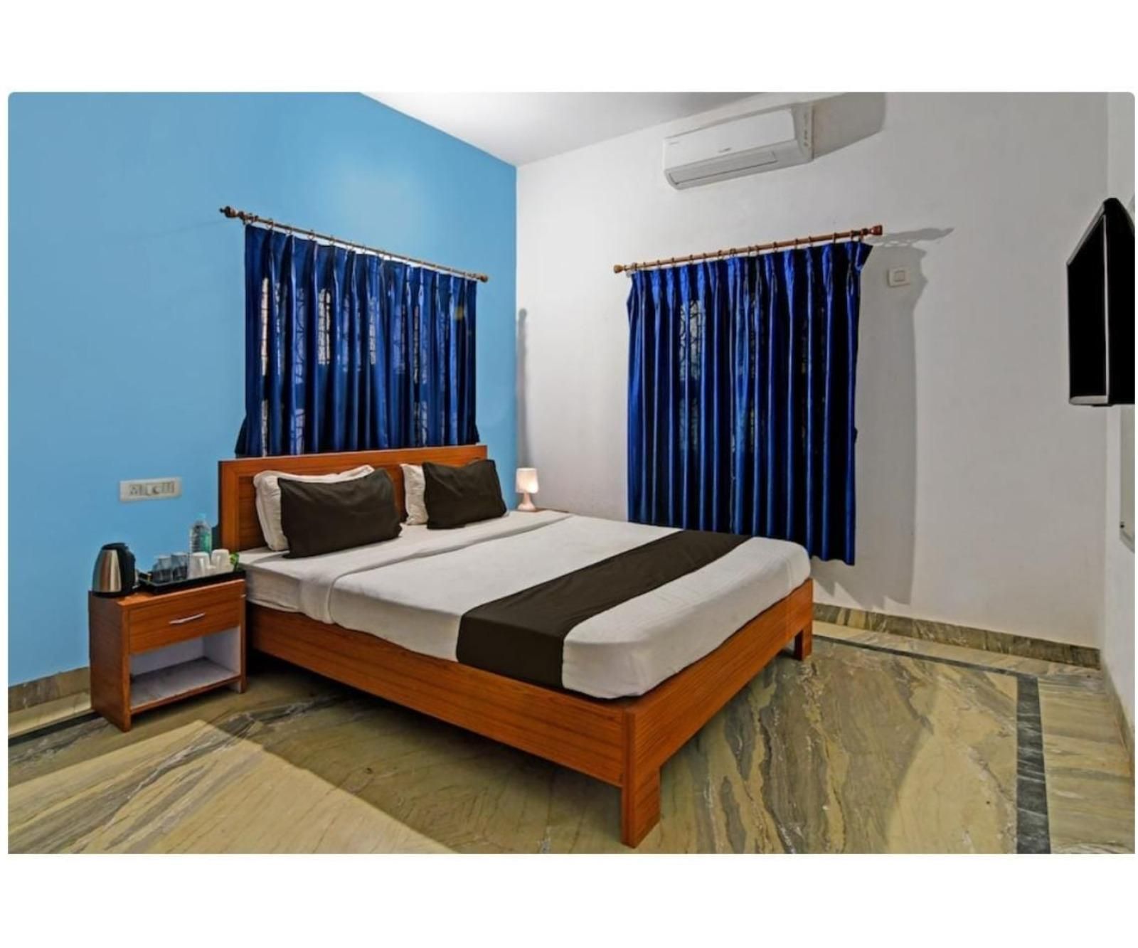Deluxe AC Room