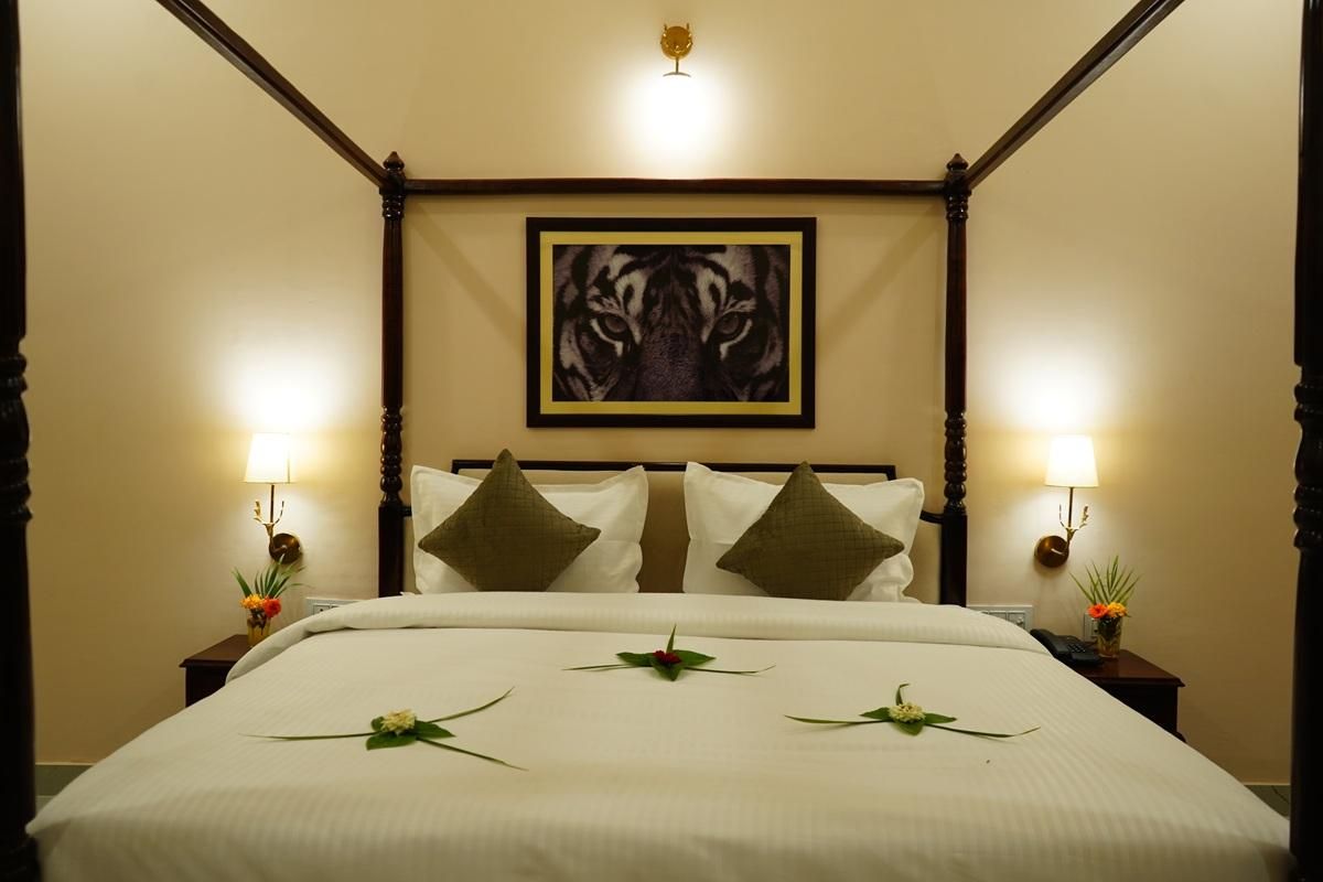 Suite Room With Bathtub