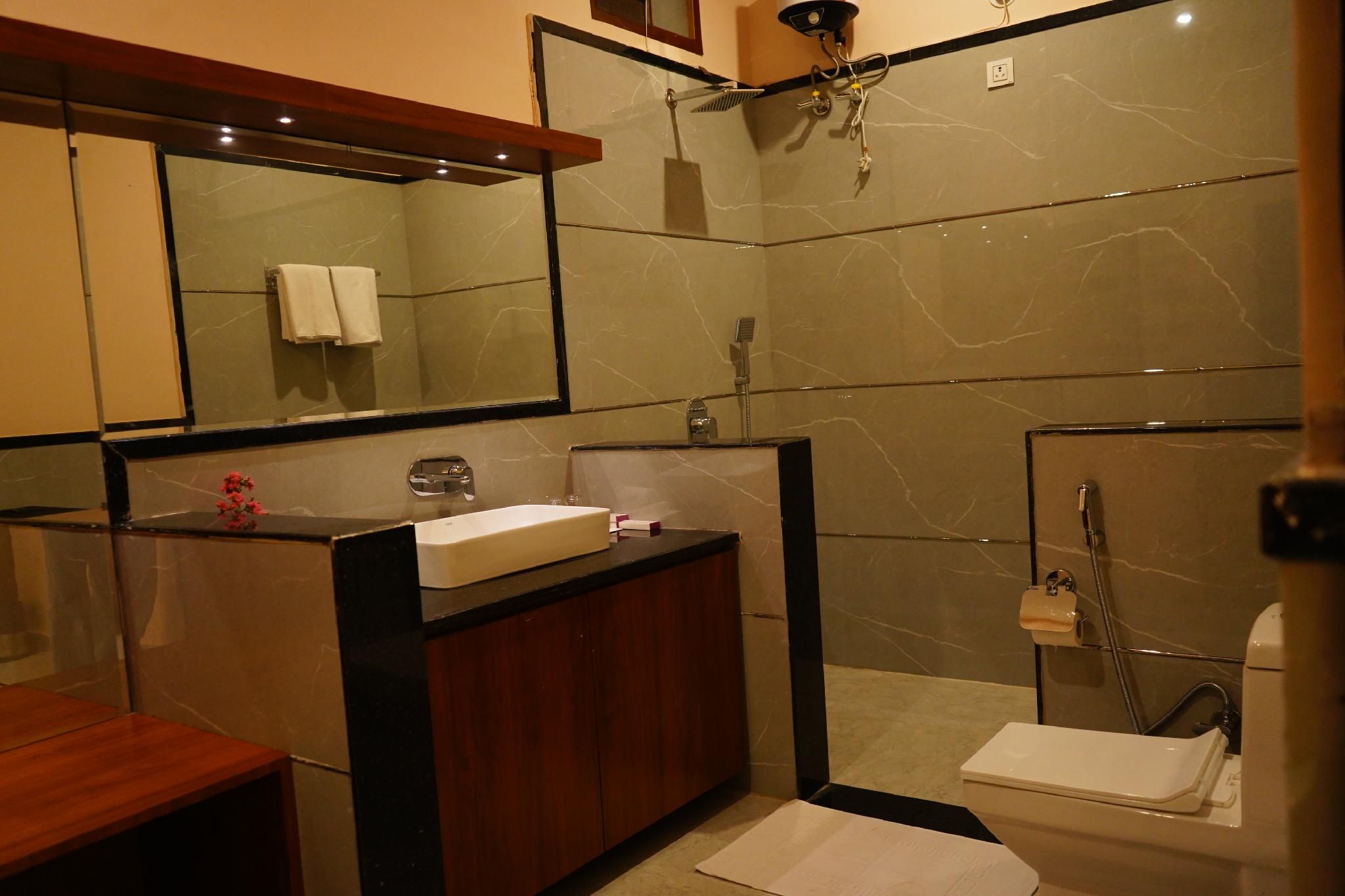 Suite Room With Bathtub