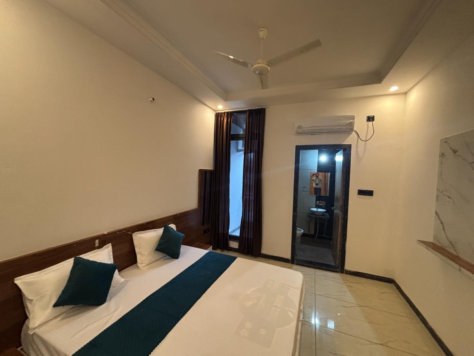 Hotel CM Palace Double Air Conditioning