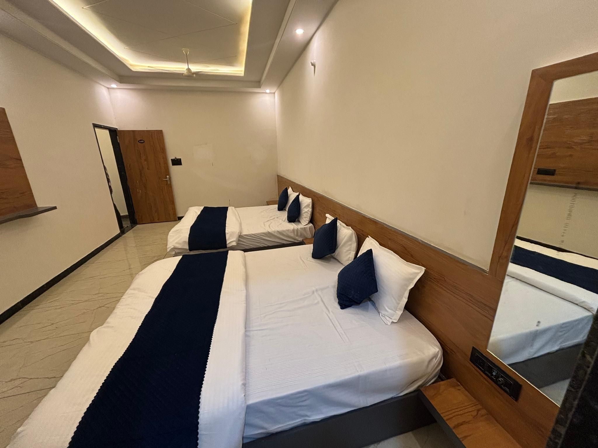 Hotel CM Palace Family Room