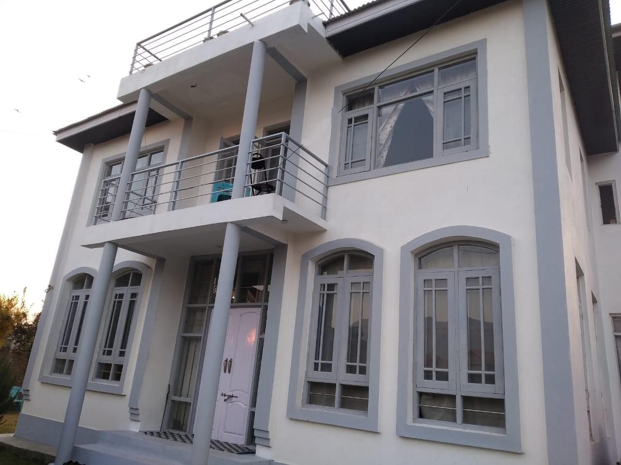 Serene Villa with beautiful view of glaciers