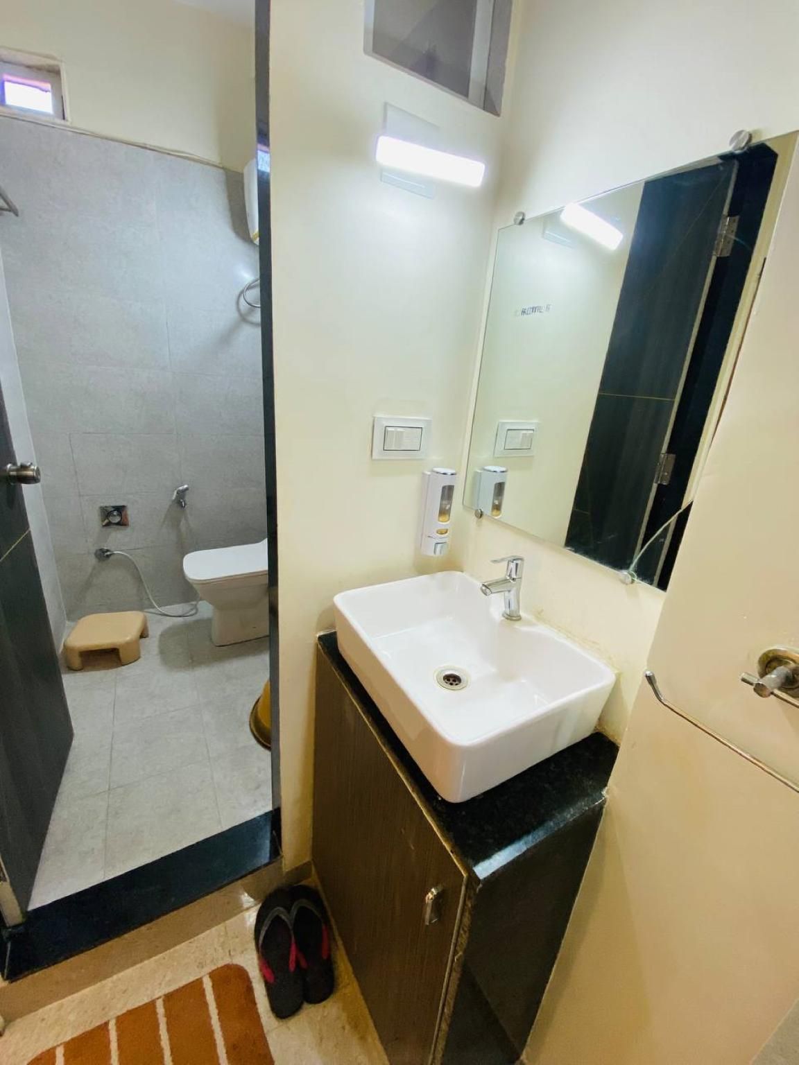 Goroomgo The Rudra Homestay Gujrat Apartment - 3 Bedrooms 3