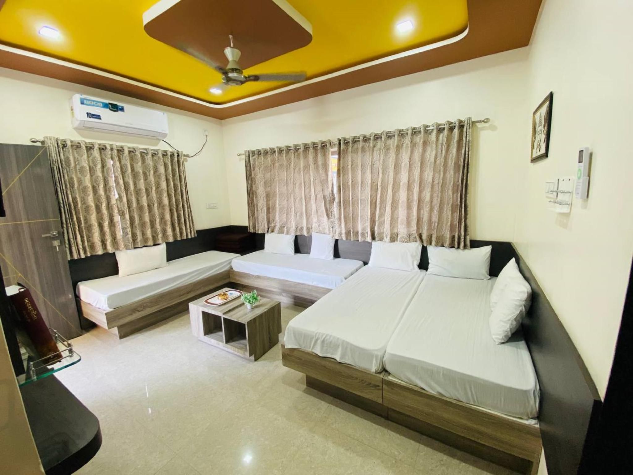 Goroomgo The Rudra Homestay Gujrat Apartment - 3 Bedrooms 2