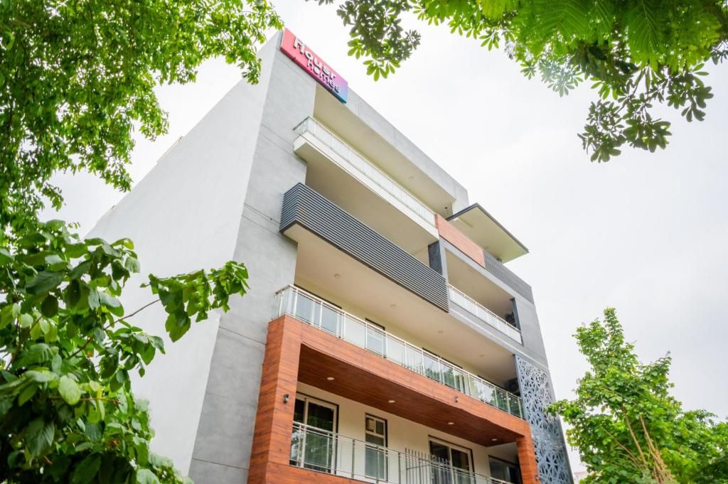 Housr 1RK & 1BHK Apartment Sector 28 Near Galleria Market