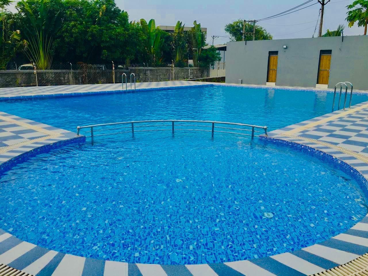 Swimming pool
