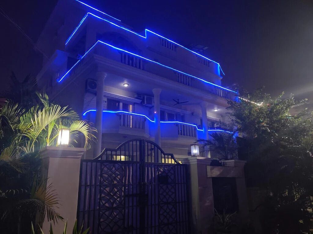 Goroomgo Noida Royal Residency	