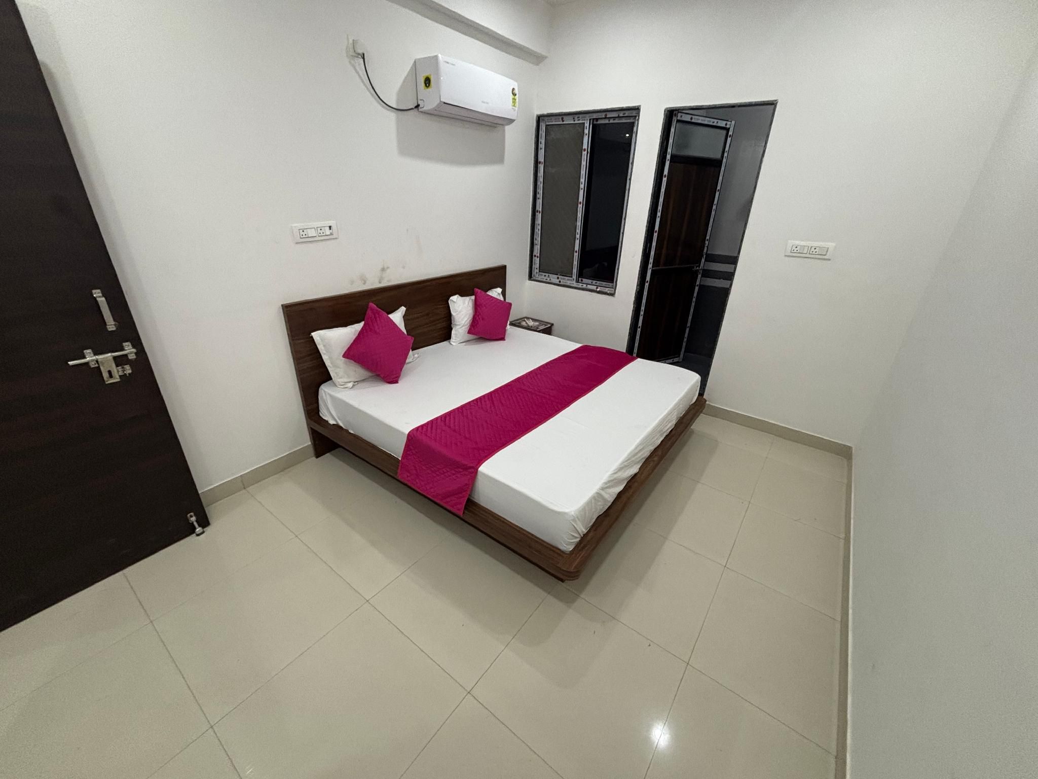 AC Deluxe Room 