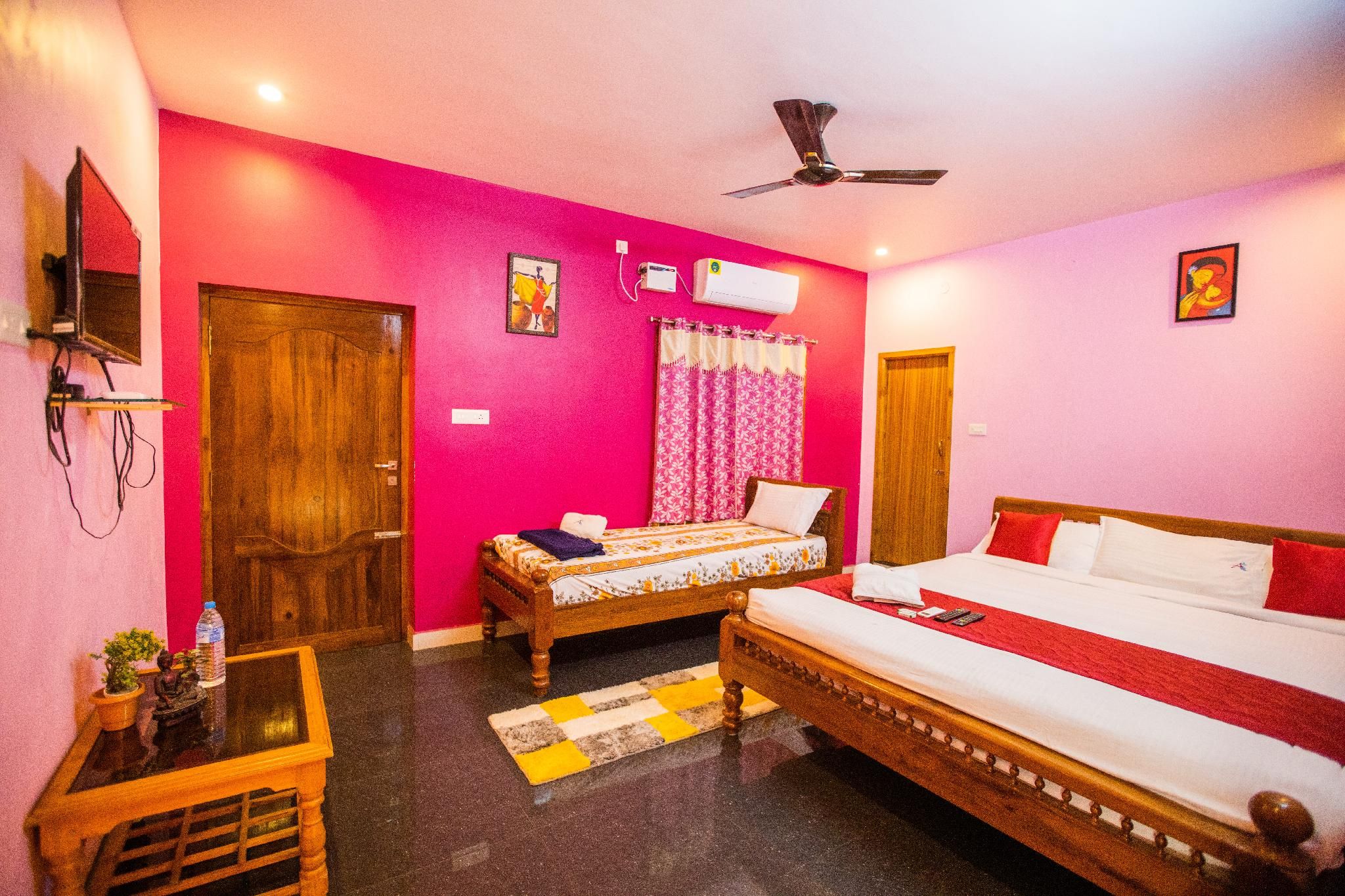 Deluxe Family Room