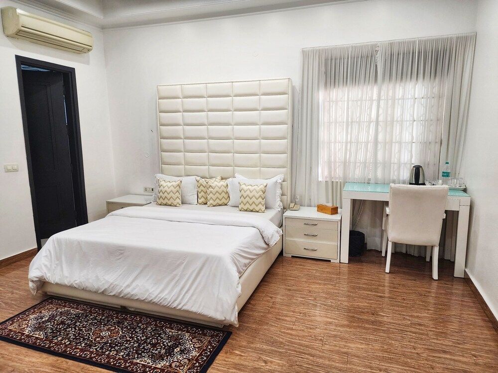 The G8 Noida Superior Room 2