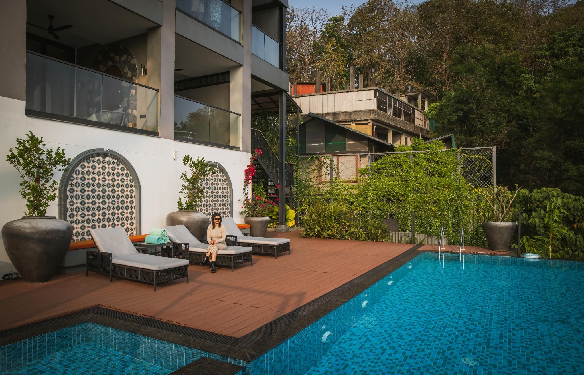 Swimming pool [outdoor]