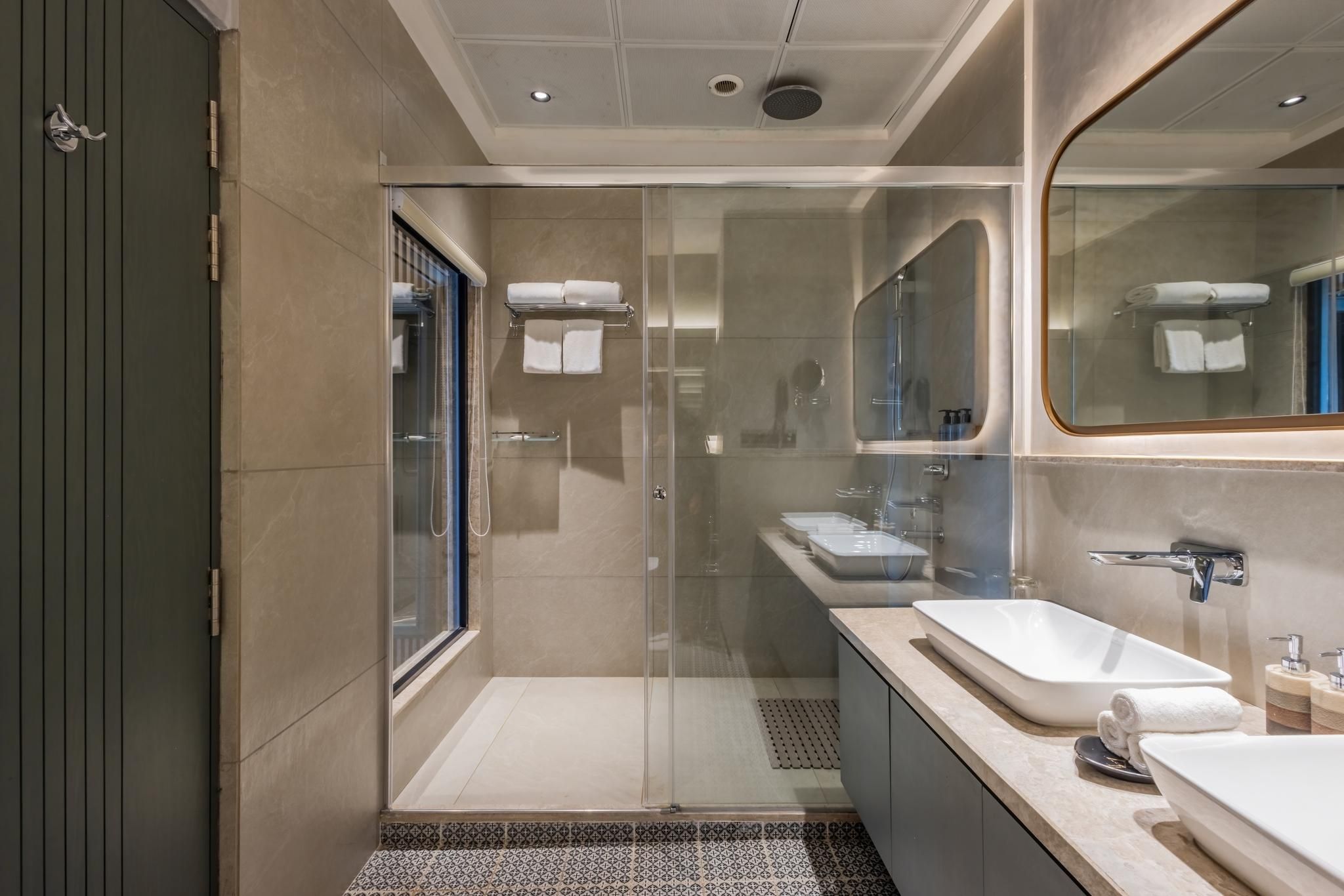 Flora Misty Falls Athirappilly Panoramic Suite Upper Falls 5