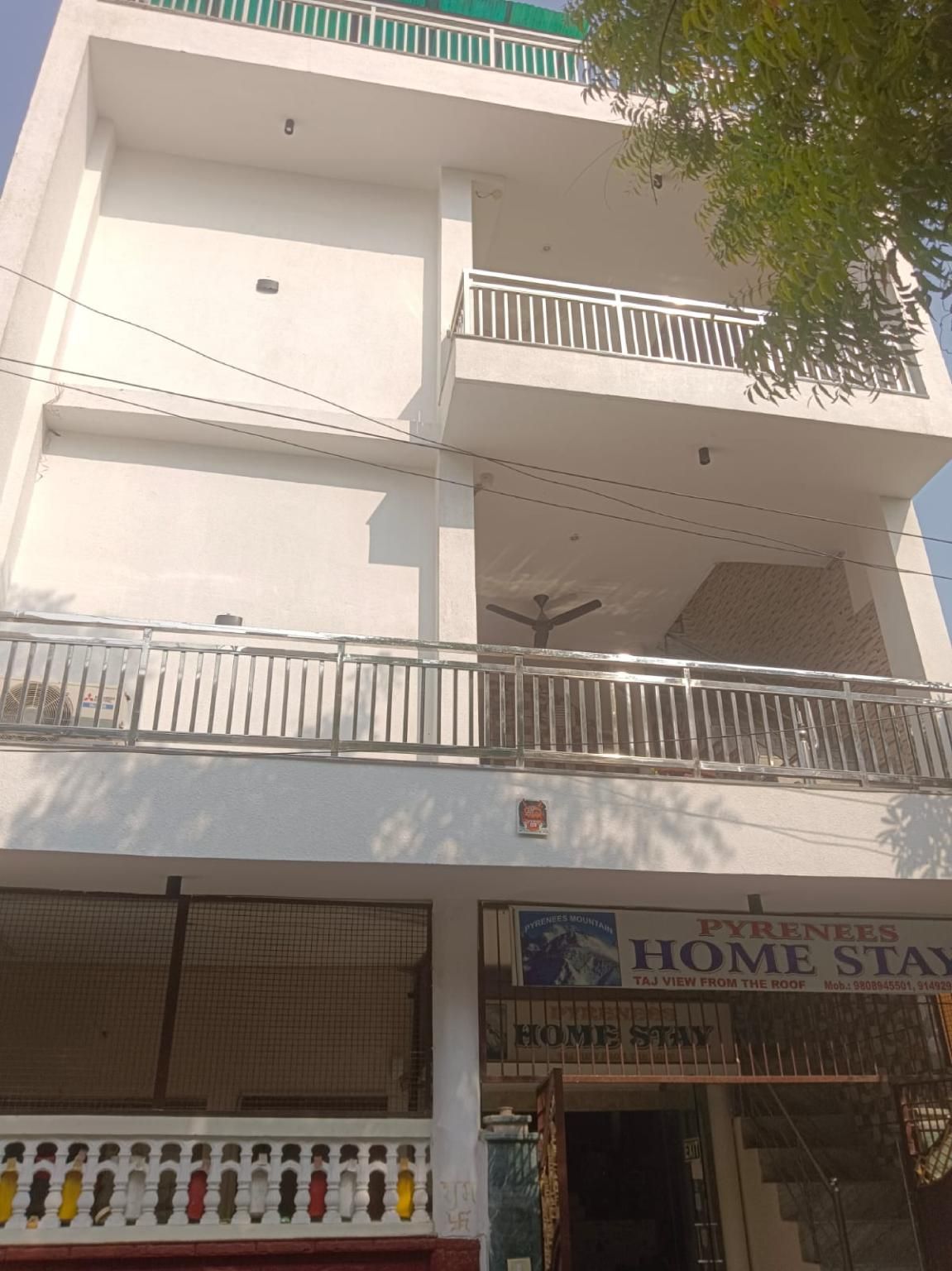 Goroomgo Pyrenees Home Stay Agra