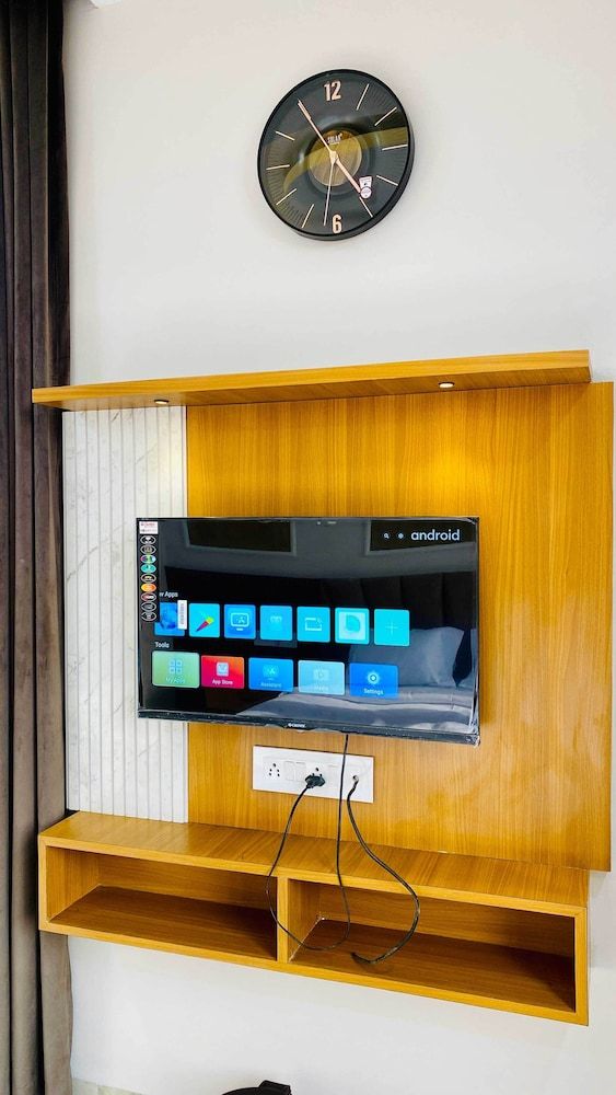 Hotel Friendship Inn Deluxe Room, City View 11