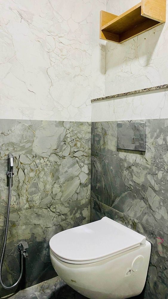 Hotel Friendship Inn Deluxe Room, City View 9