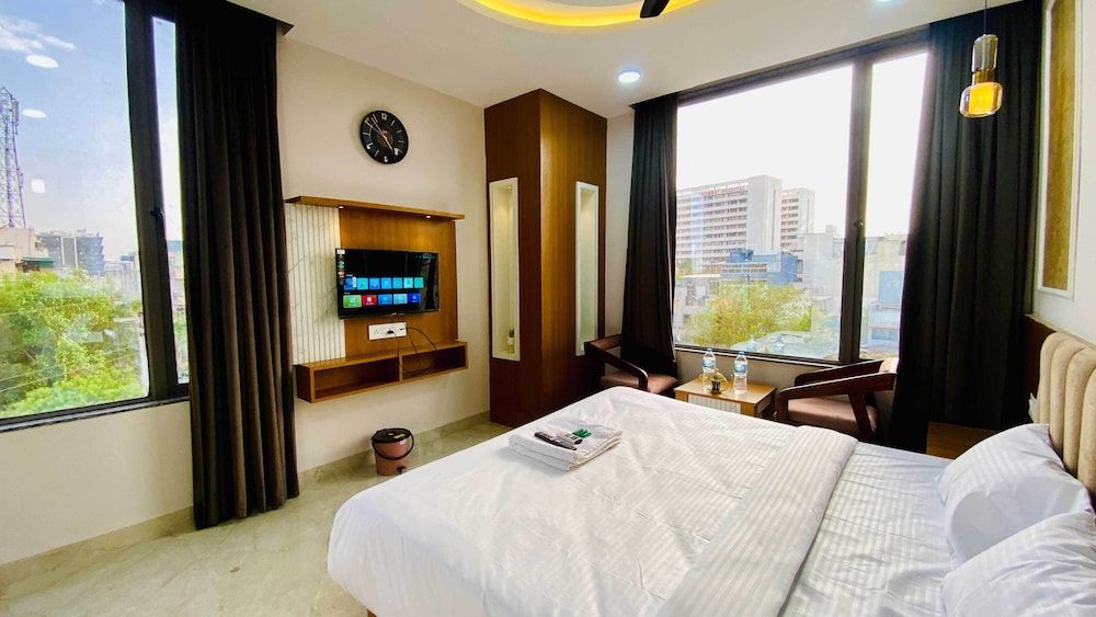 Hotel Friendship Inn Deluxe Room, City View 3