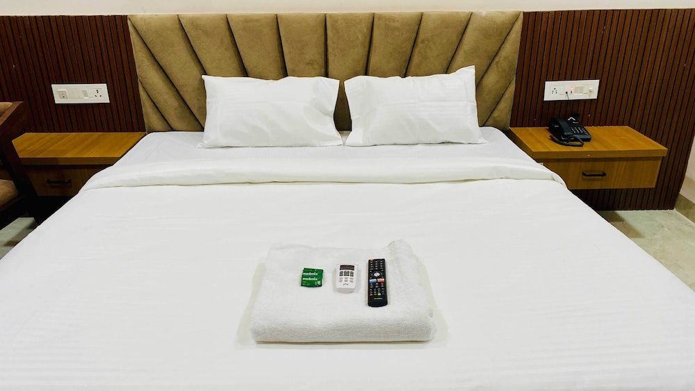 Hotel Friendship Inn Deluxe Room, City View 5