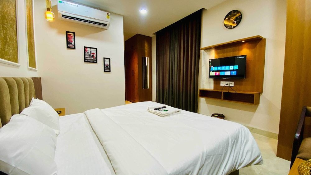 Hotel Friendship Inn Deluxe Room, City View 4