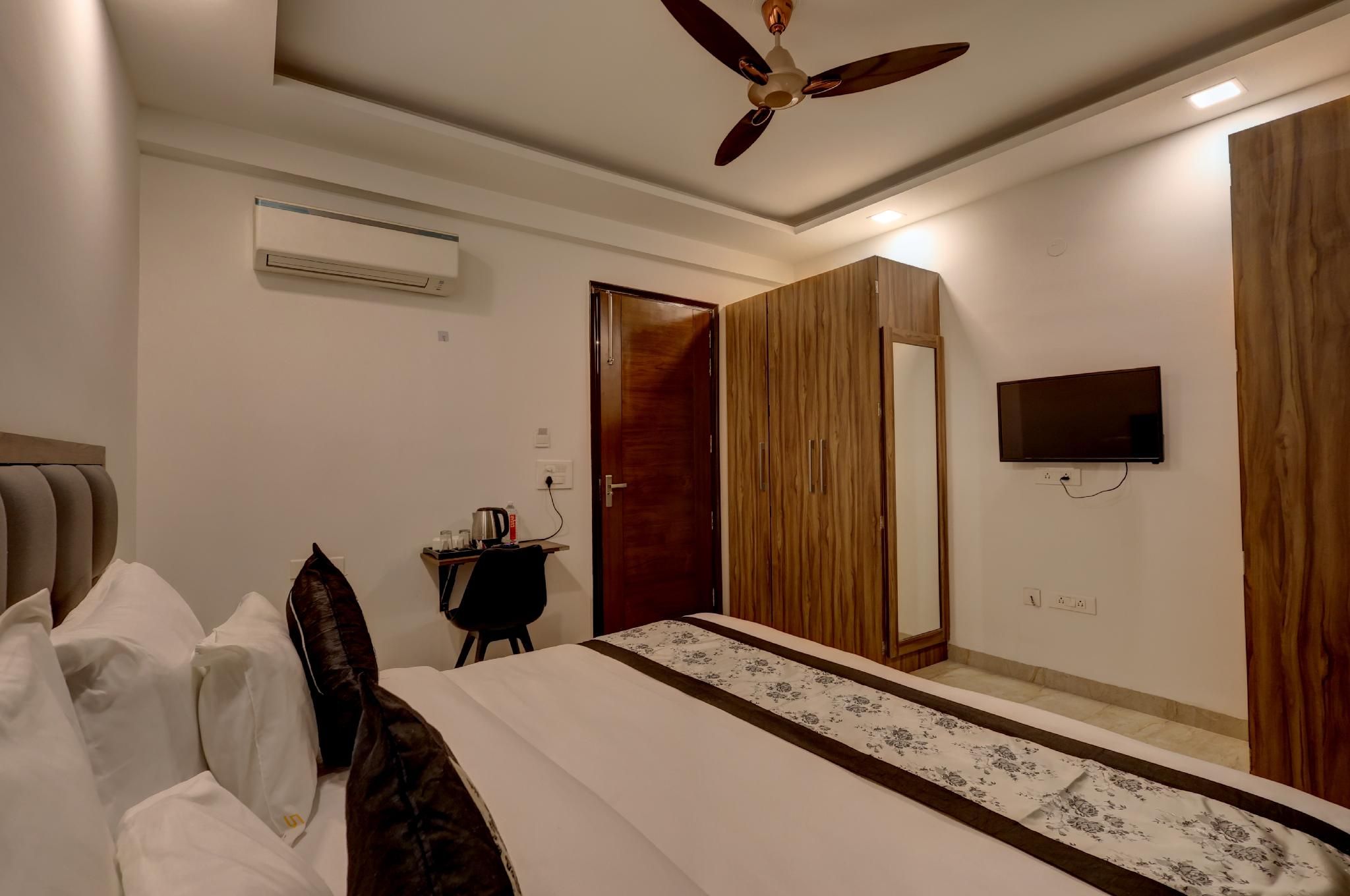 Hotel GreySky Near Medanta Hospital Deluxe 2