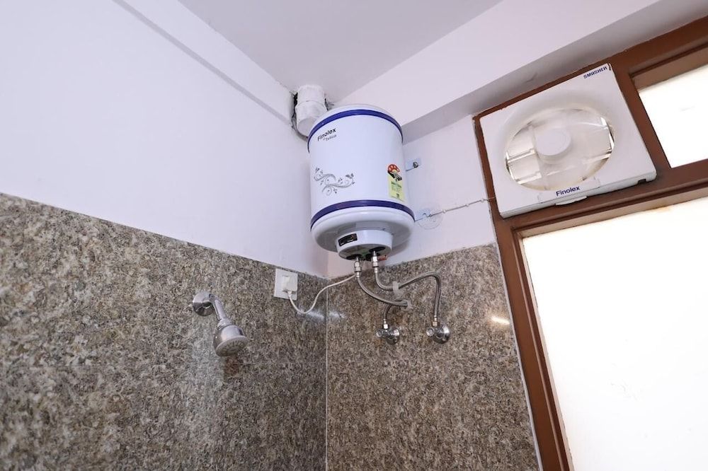 THE DARK NIGHT Deluxe Double or Twin Room