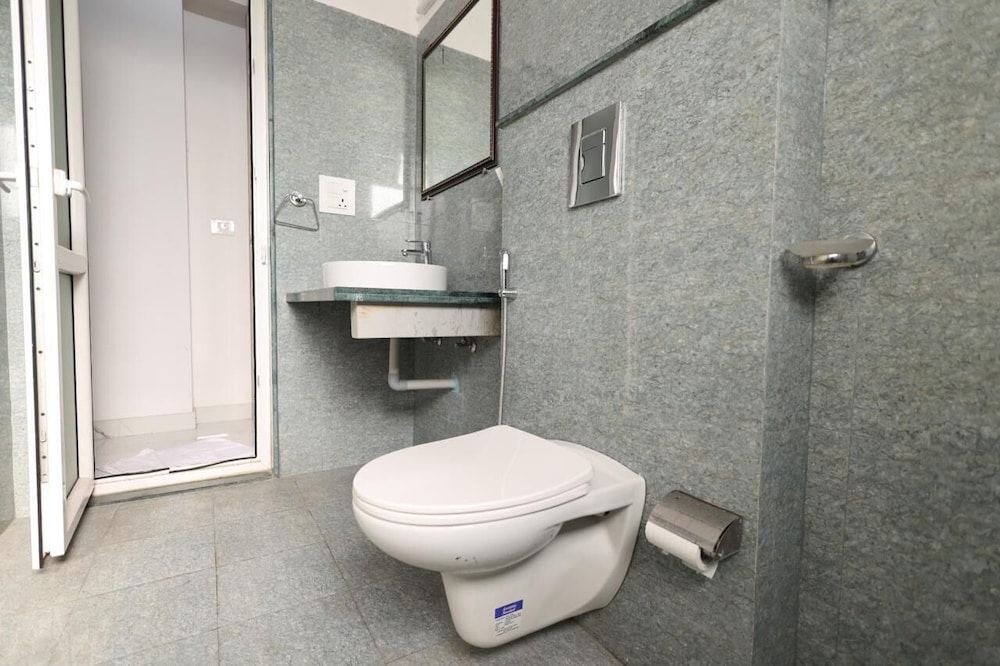 THE DARK NIGHT Deluxe Double or Twin Room 2