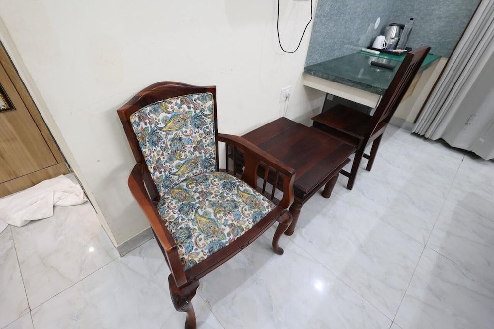 THE DARK NIGHT Deluxe Double or Twin Room 11