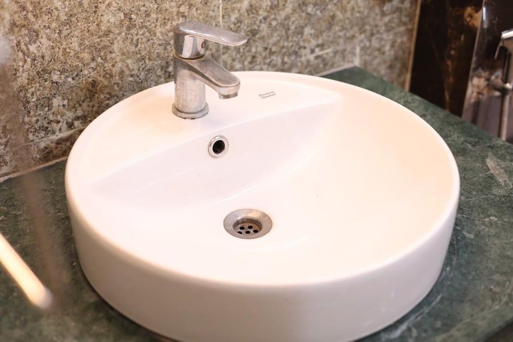 THE DARK NIGHT Deluxe Double or Twin Room 7