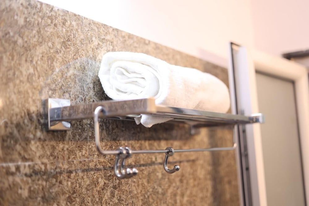 THE DARK NIGHT Deluxe Double or Twin Room 10