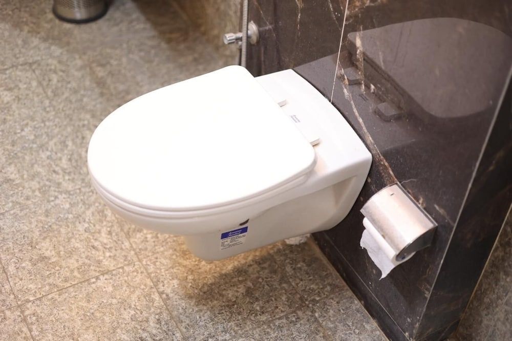 THE DARK NIGHT Deluxe Double or Twin Room 9