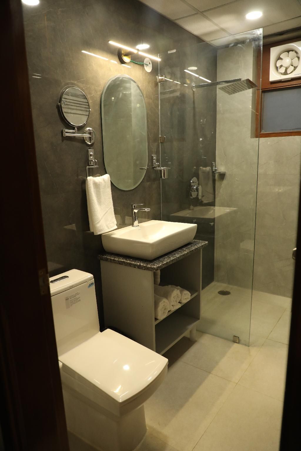 Hotel Sandal Tree Express Deluxe 2