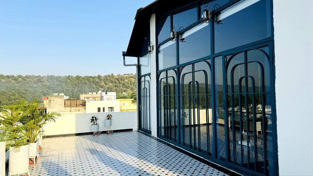 Noor ~ Serene Penthouse