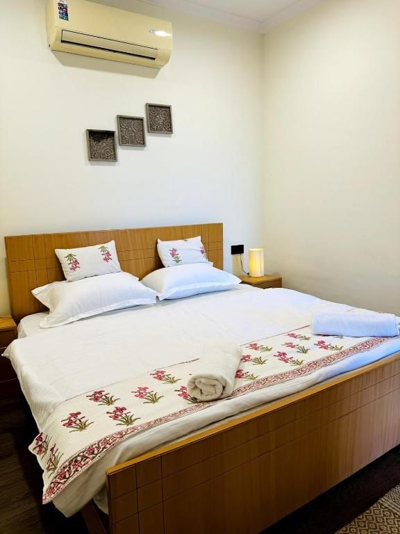 Noor ~ Serene Penthouse Apartment 4