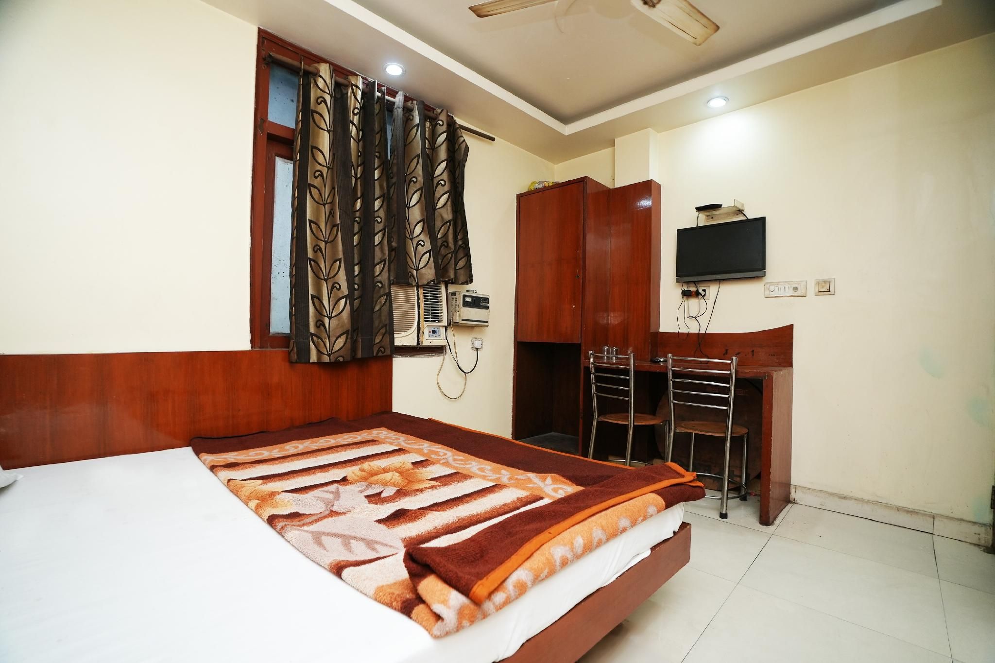 Hotel Ashirwad near New Delhi Railway Station, Paharganj Double Room 4