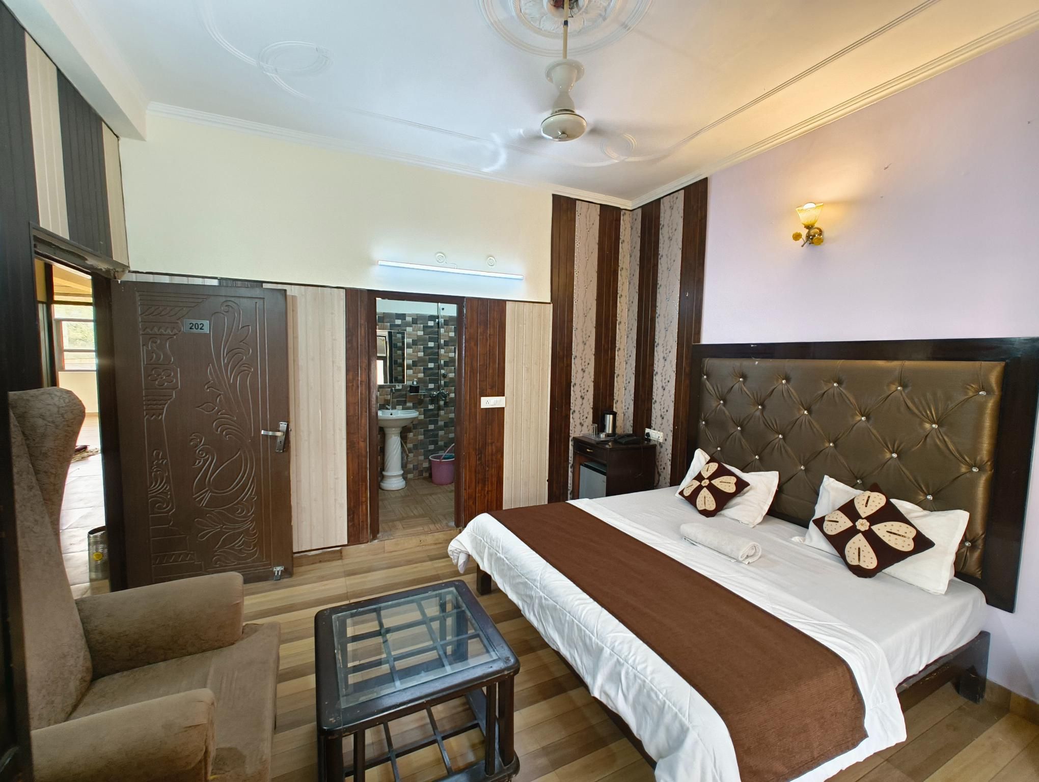 Super Deluxe Room with Mountain View