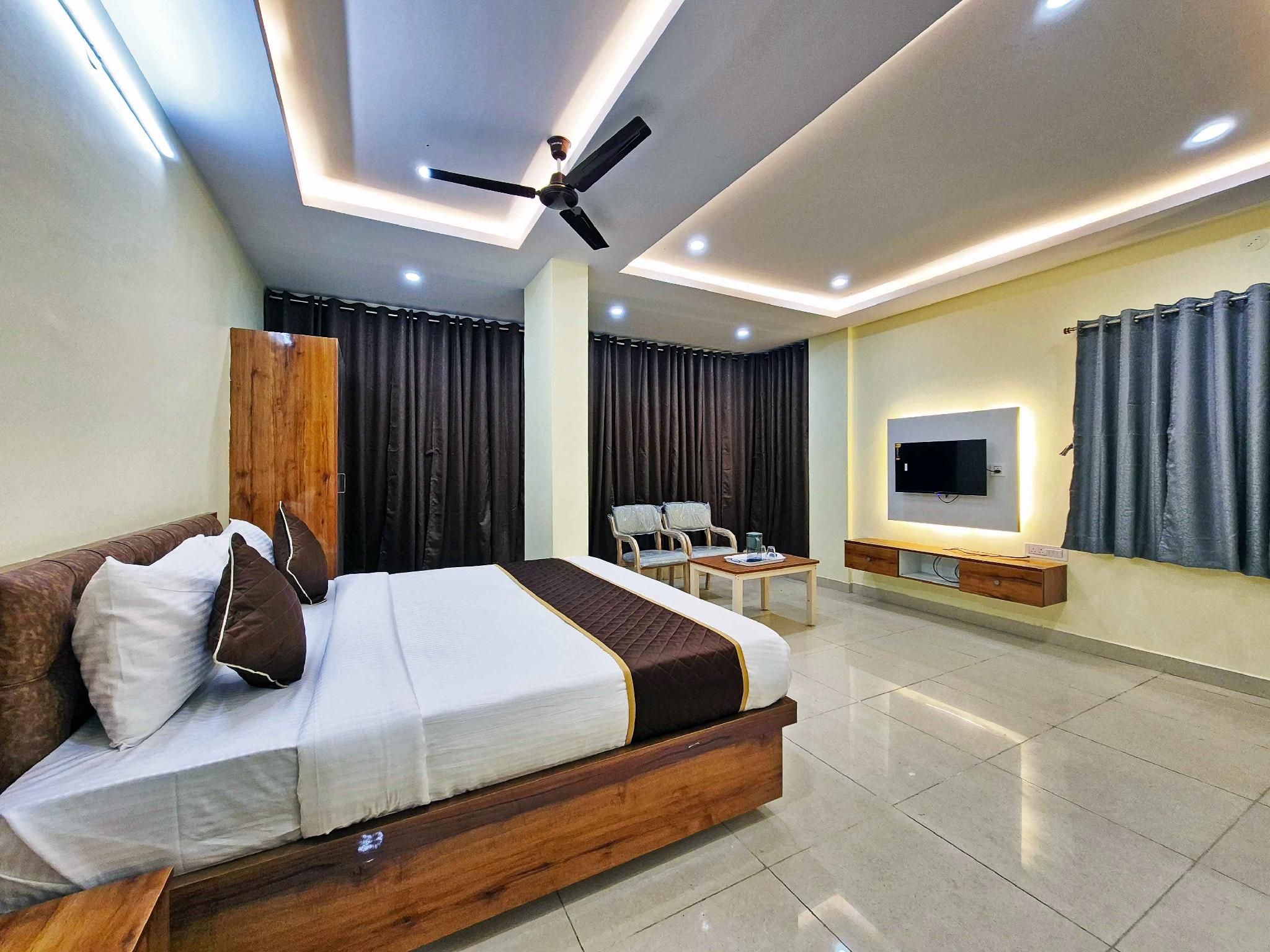 Shree Sai Inn near KR Puram Bus Stop Deluxe Double Room