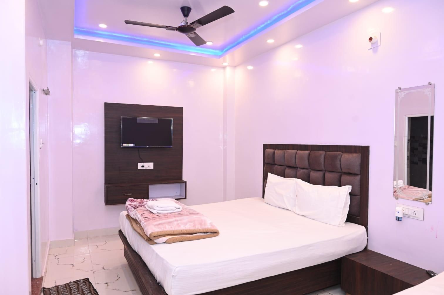 Ganpati Shri P. Guest House Deluxe Room 3