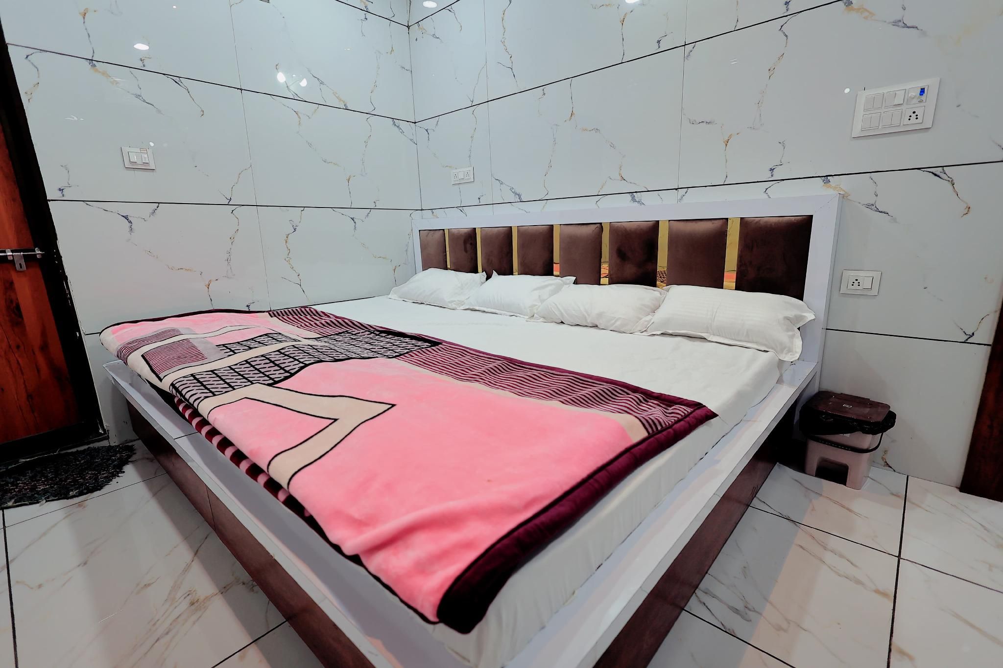 HOTEL DIVYA DARSHAN King Room 3