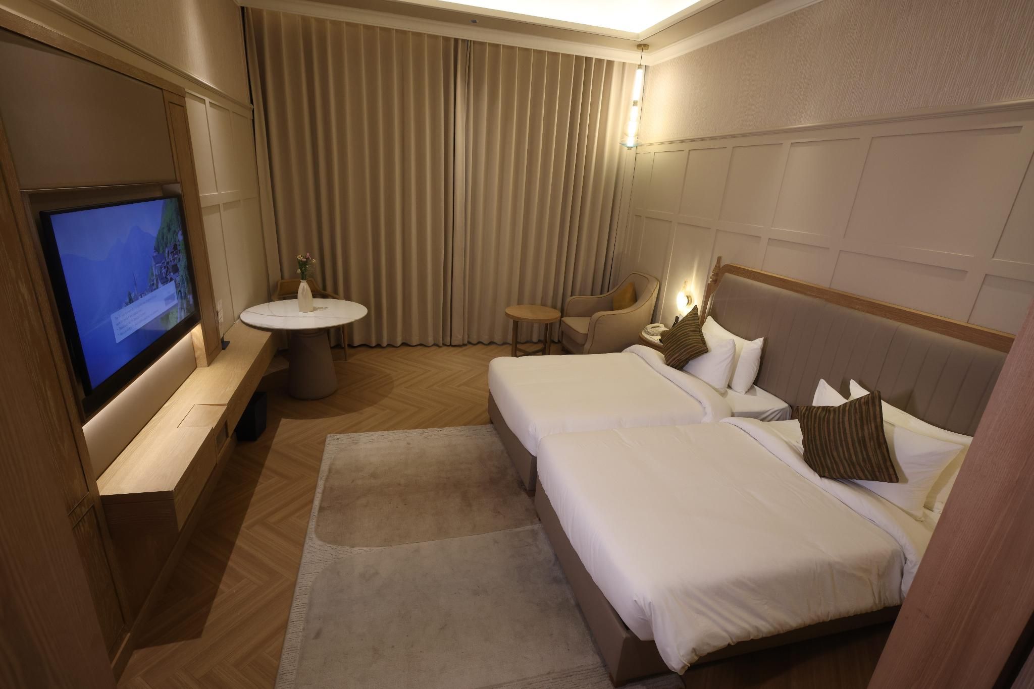Club 36 City View with Twin Bed