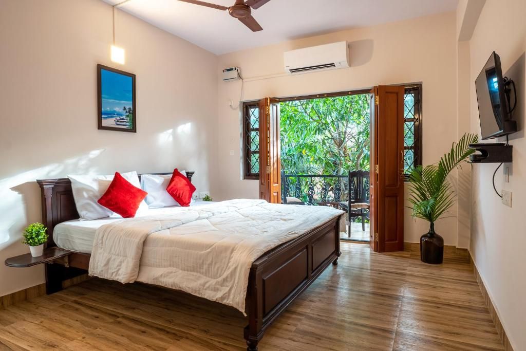 Studio with Balcony