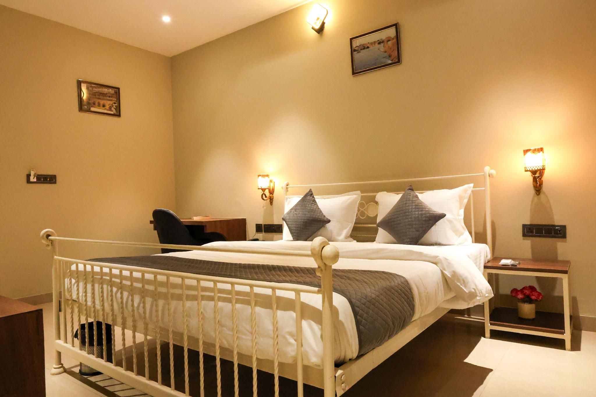 Balcony Premium Classic Mountain View