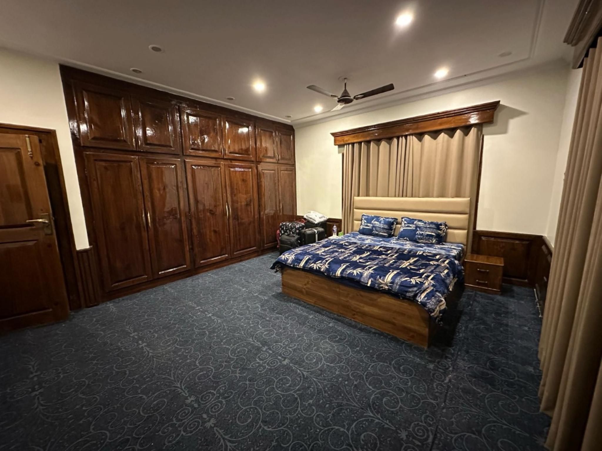 Goroomgo Taha Inn Home Comfort Srinagar Deluxe Double Bedroom