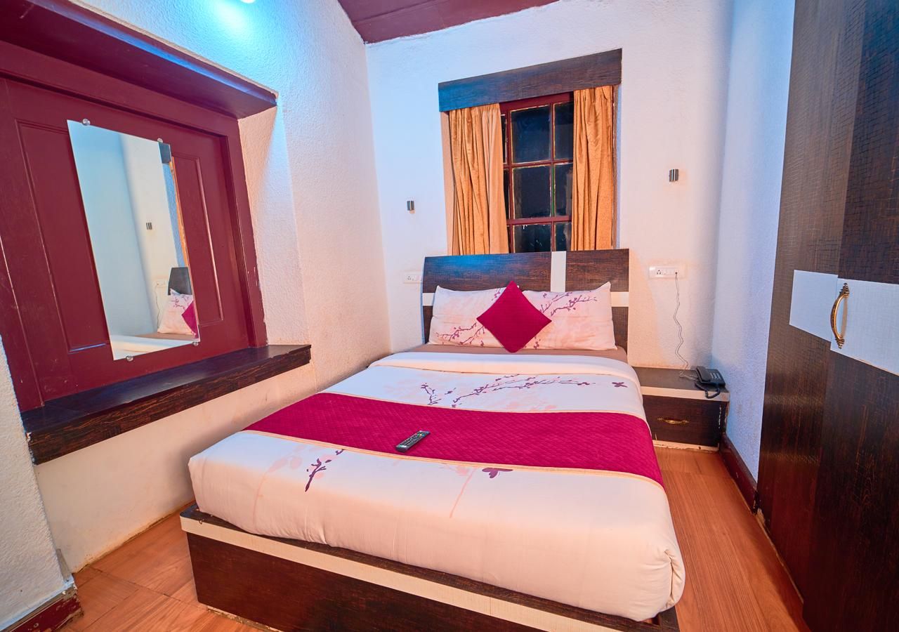 Standard - 1 Queen Bed